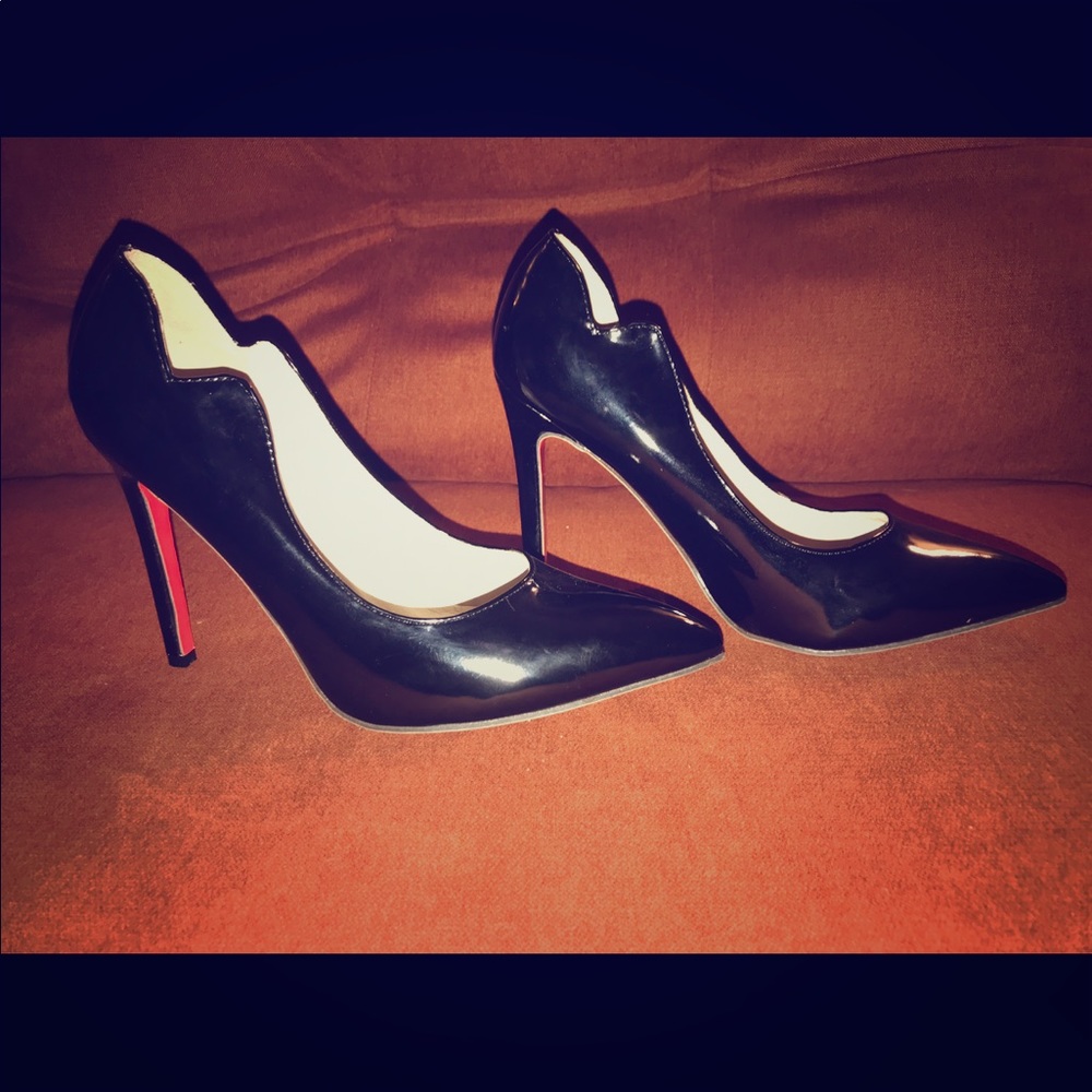 Black red-bottomed heels size 41 (would fit a 9)